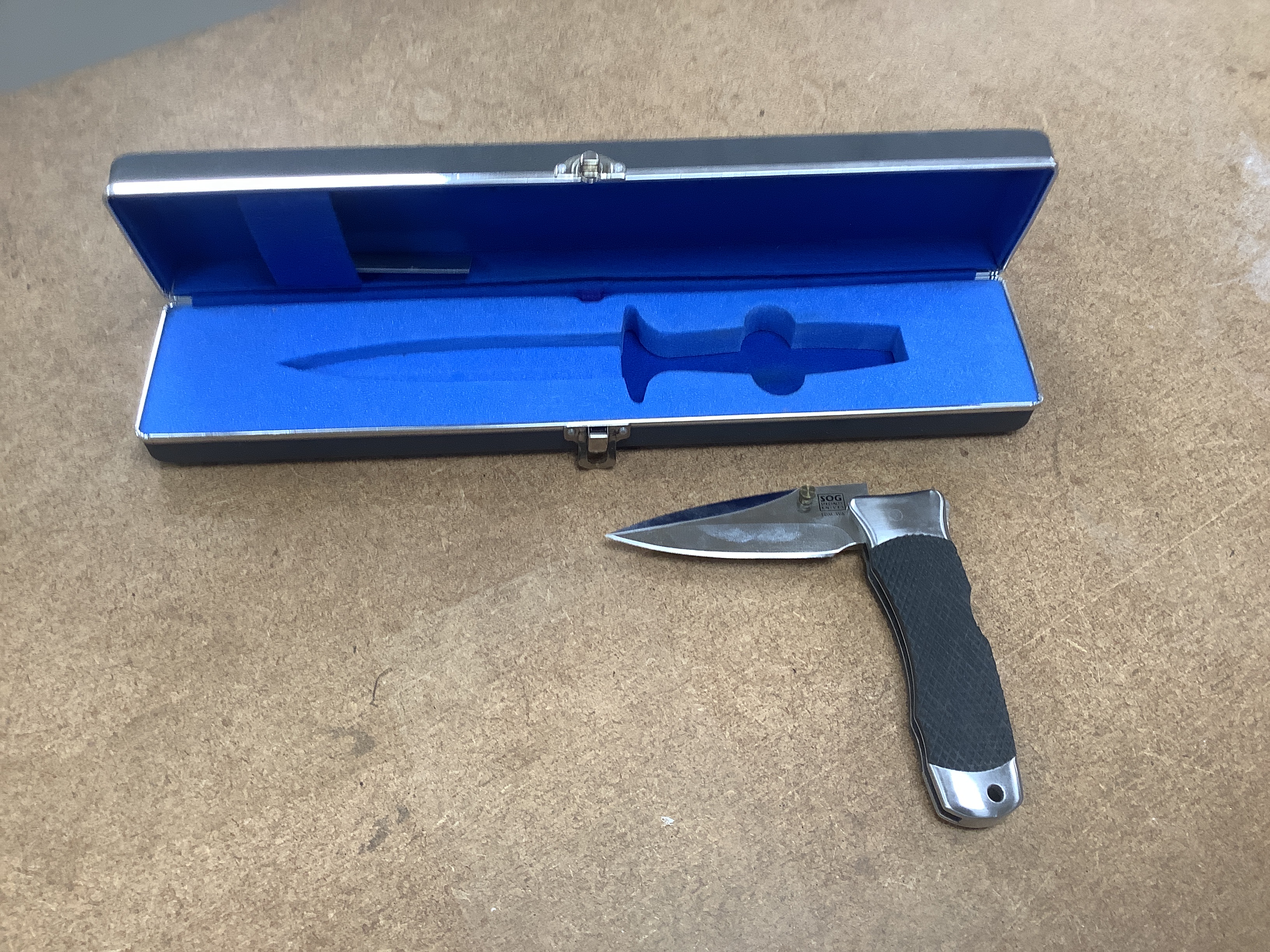 A group of assorted knives and daggers